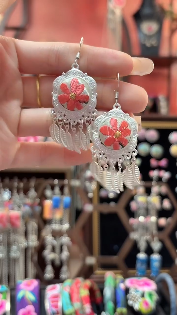 织绣 云织谣民族风精美饰品   656**