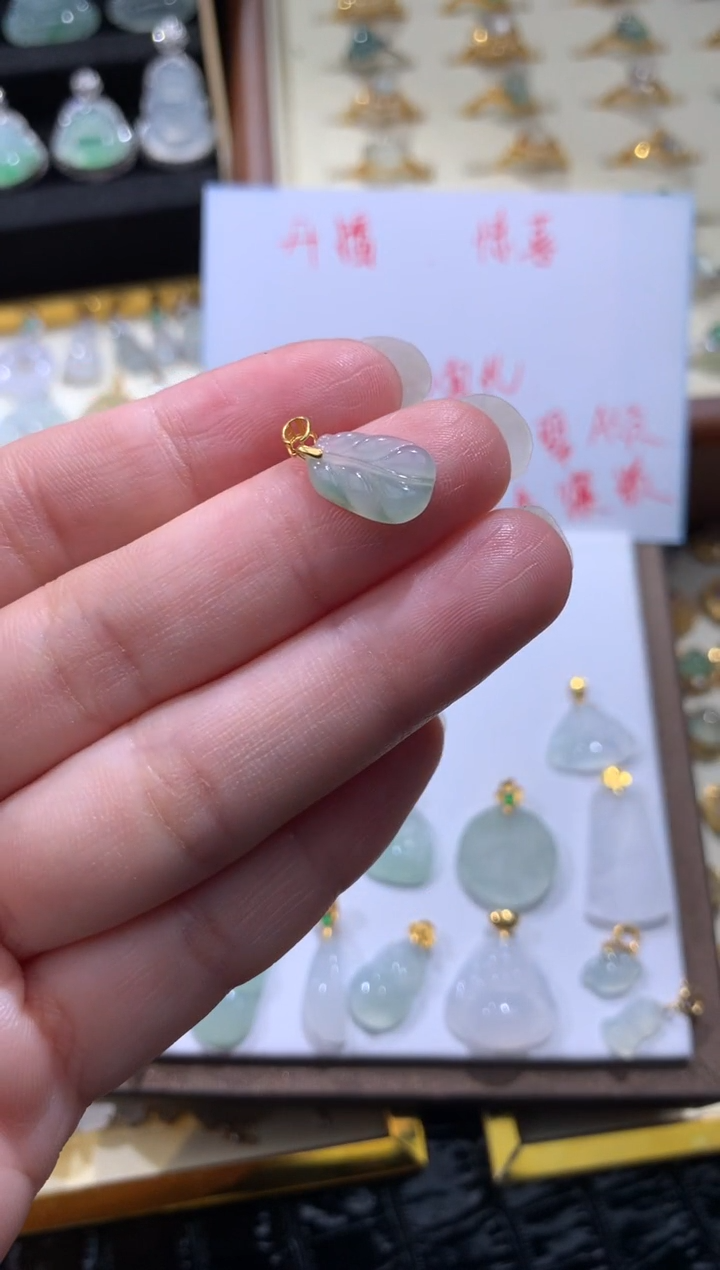 颈饰18K金镶嵌翡翠翡翠