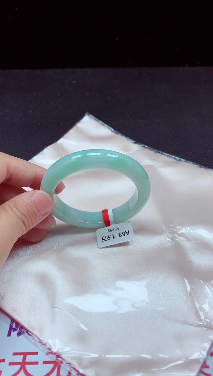 【闪购商品】翡翠手镯未镶嵌镯子53+