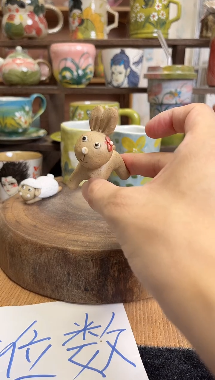 摆件手绘高温釉下陶瓷