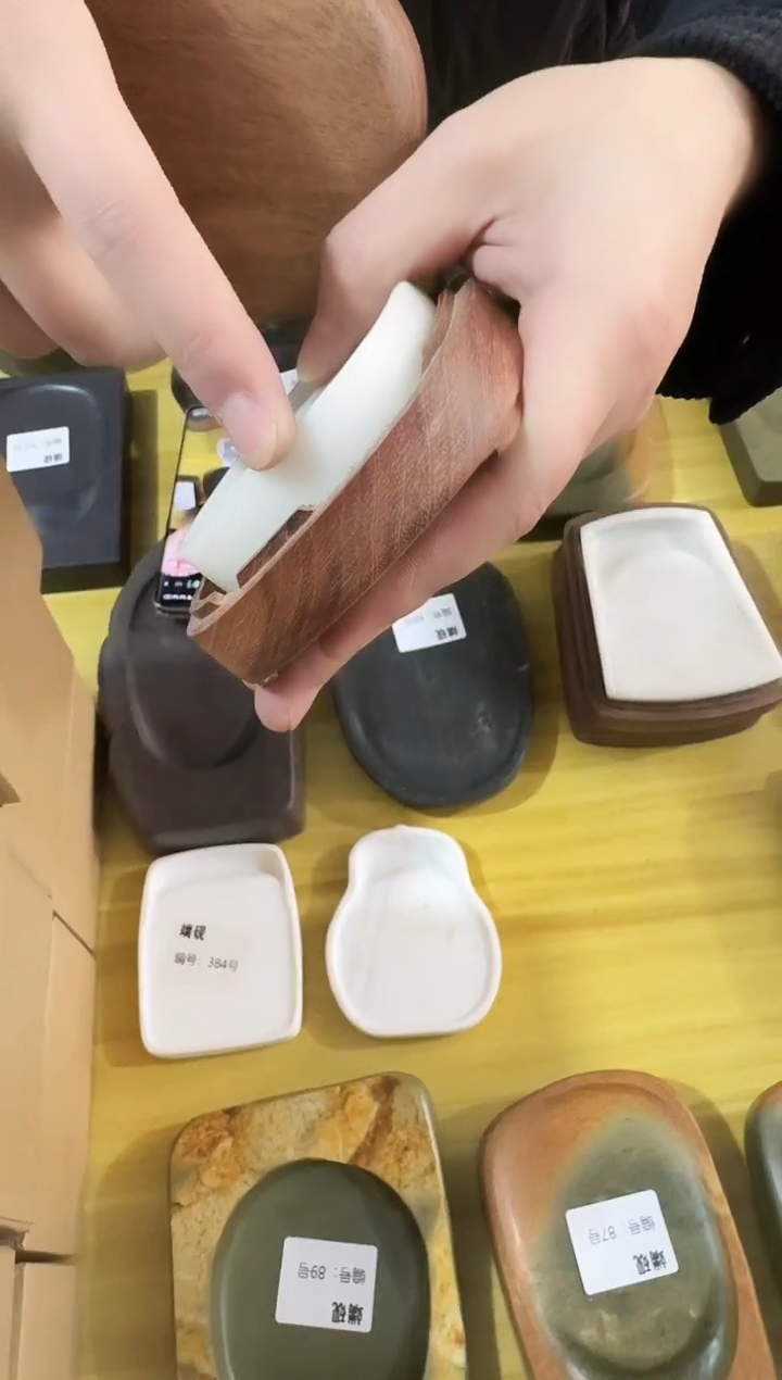 4寸圆形马蹄盒子破损白端1个