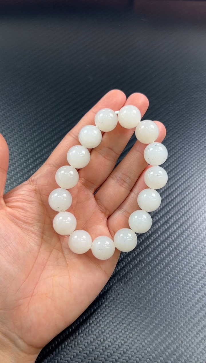 未镶嵌手串和田玉黑山微色差卡14 MP