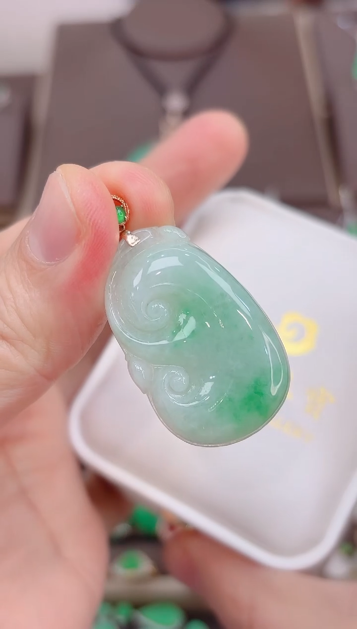 【闪购商品】翡翠吊坠(赠链)18K金镶嵌如意吊坠 有微瑕