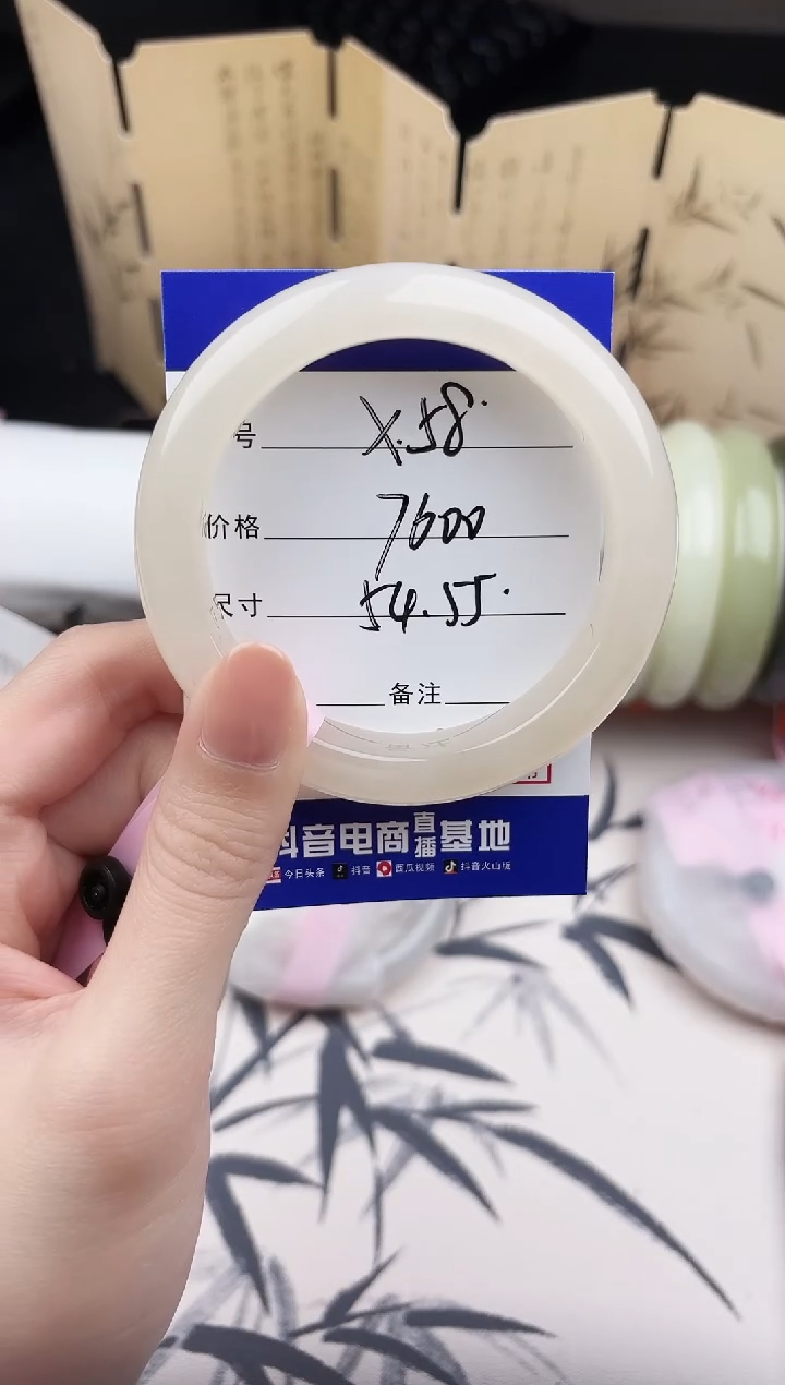 【闪购商品】和田玉手镯未镶嵌58