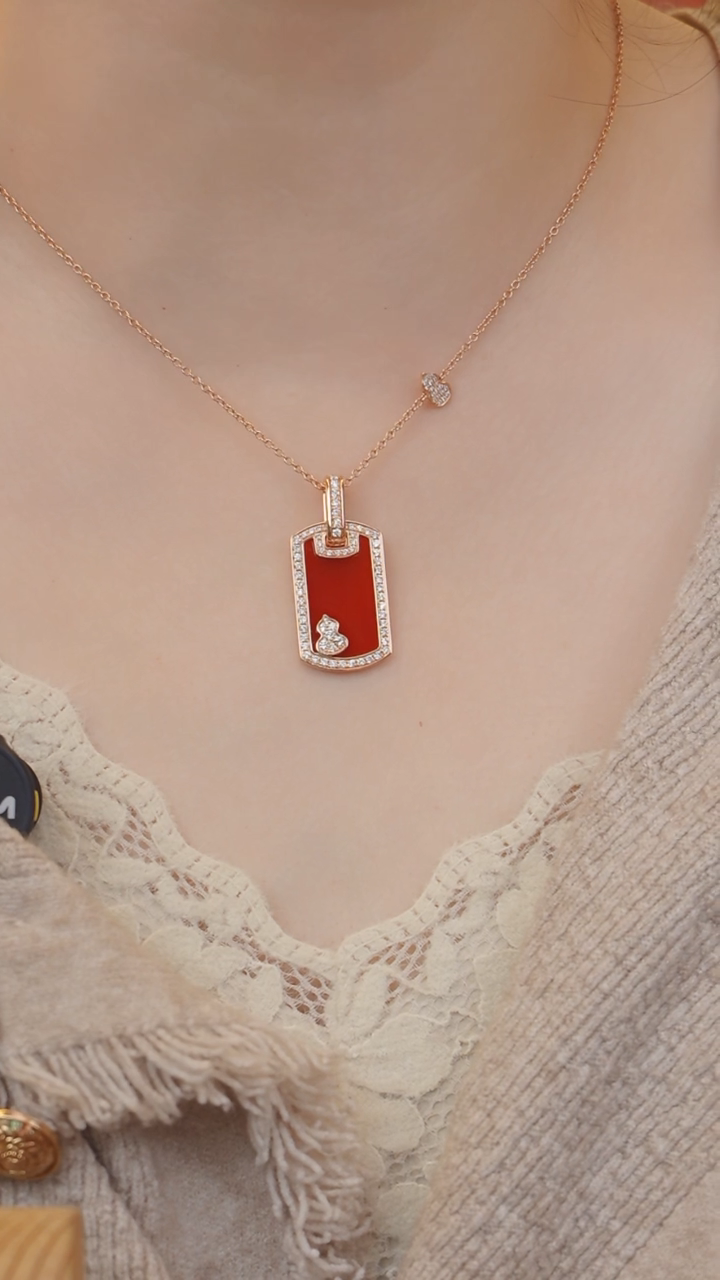 【闪购商品】玛瑙/玉髓项链18K金镶嵌无事牌