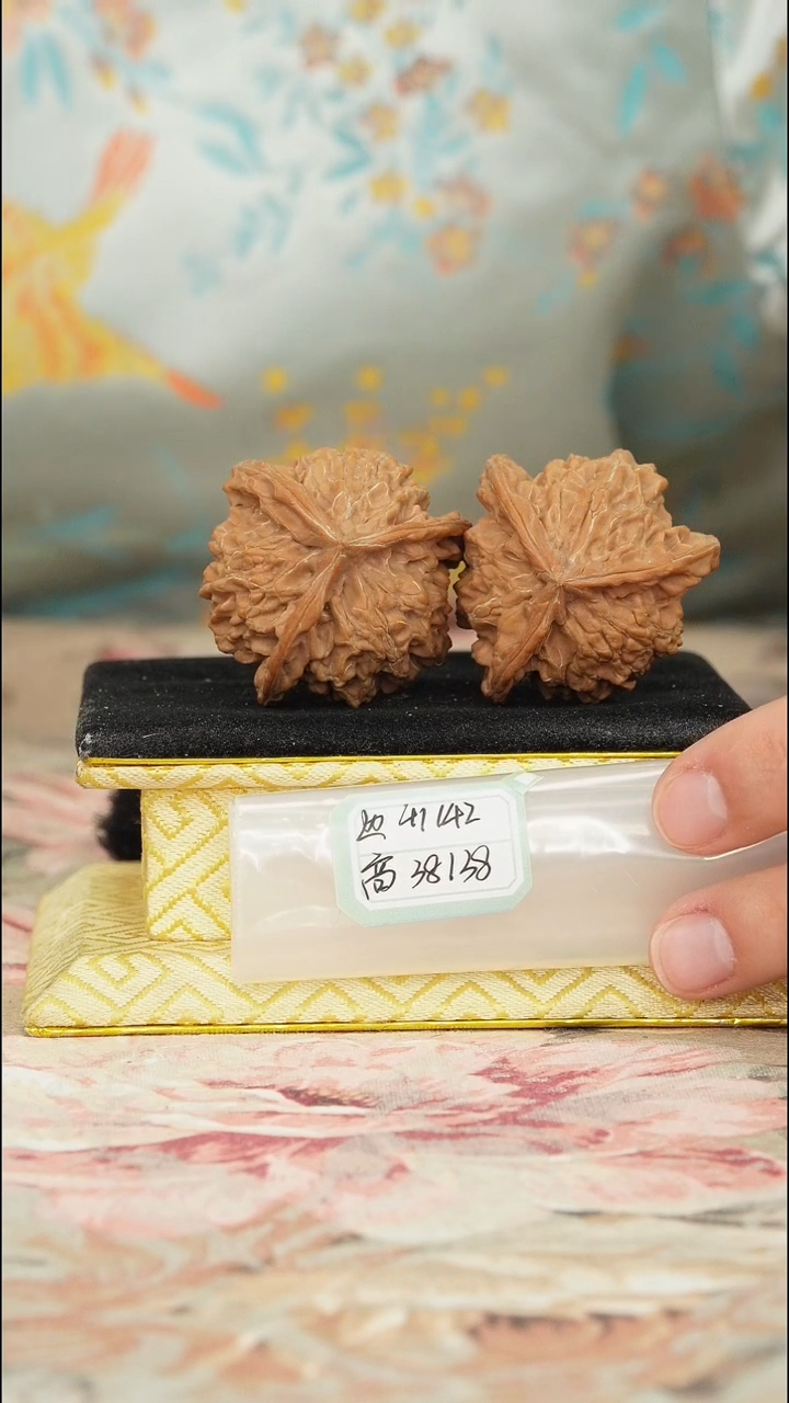 【闪购商品】文玩核桃把件盘山三棱