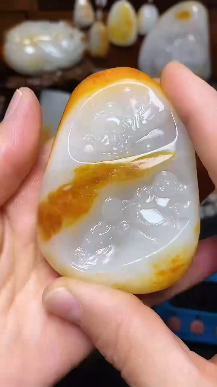 弘****?天然玉石       