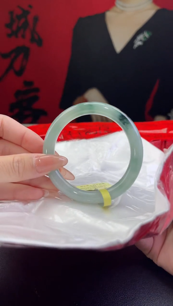 【闪购商品】翡翠手镯未镶嵌6翡翠手镯(微瑕）