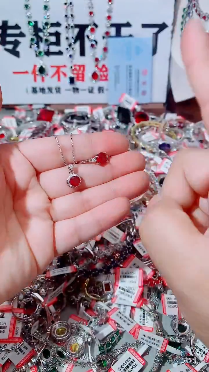 颈饰未镶嵌红宝石红宝石 戒指 吊坠 链子