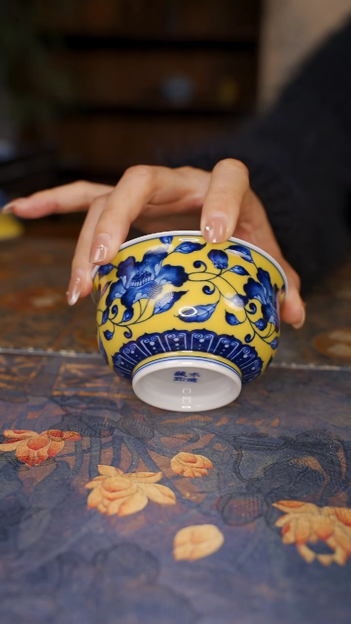 【闪购商品】杯水造黄釉炉式山茶花