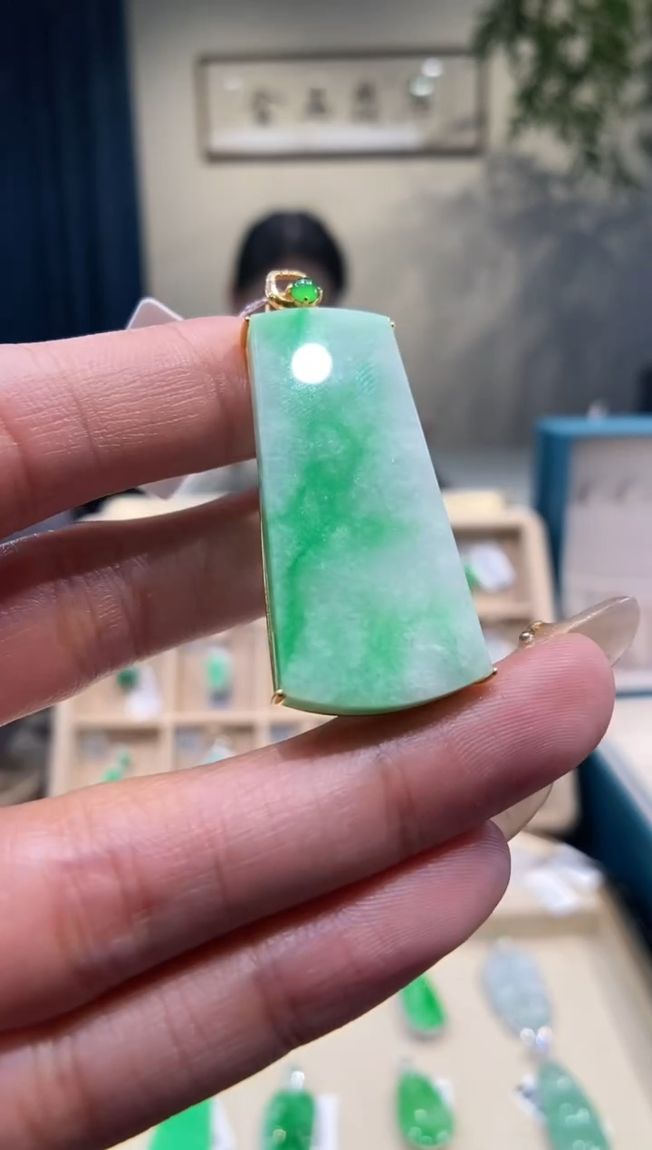 【闪购商品】翡翠吊坠(不含链)18K金镶嵌无事牌