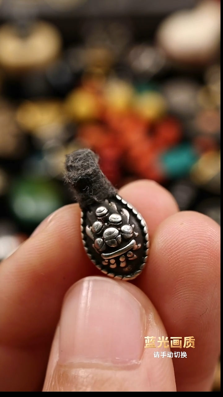 小尺寸老银卡子。