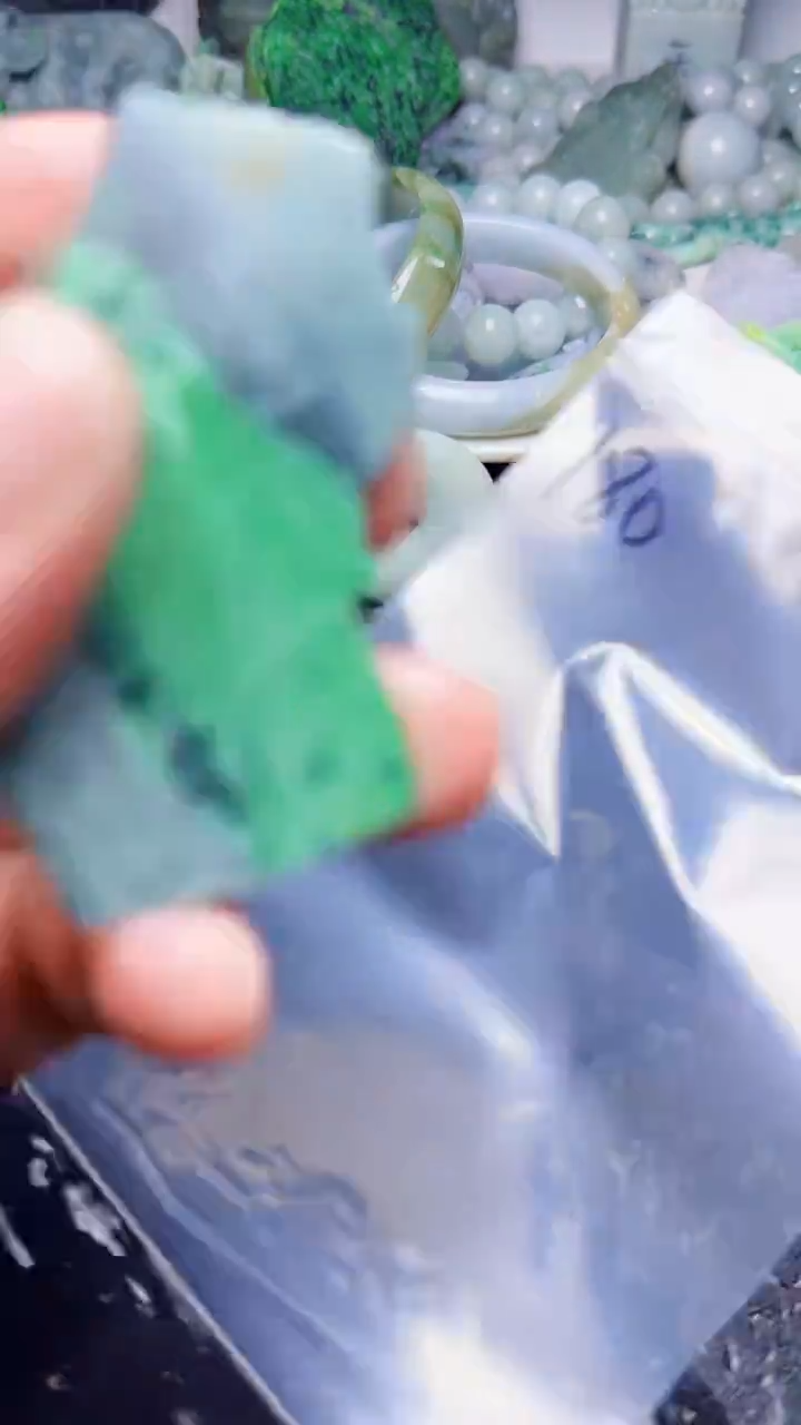 未镶嵌挂件翡翠**180