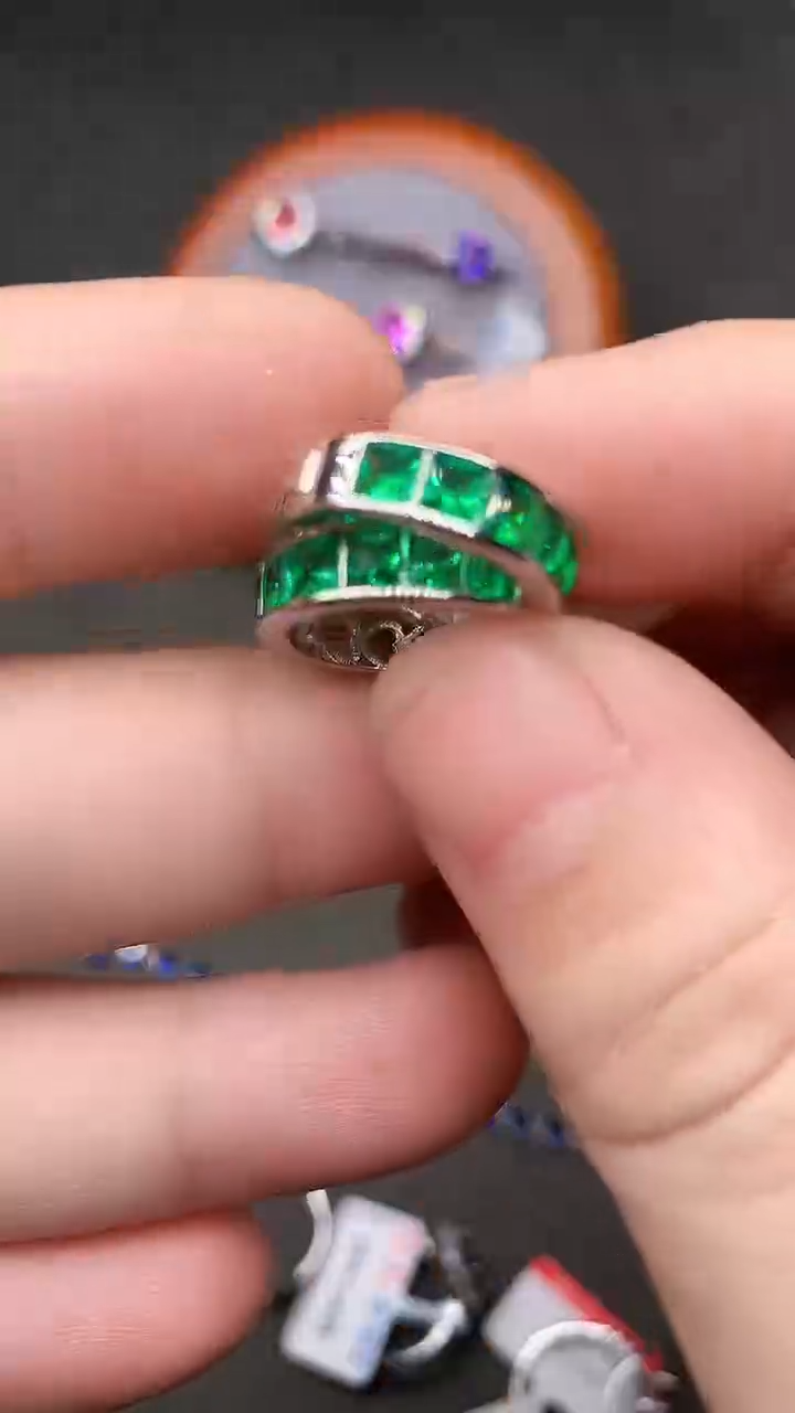 【闪购商品】祖母绿耳饰银S925镶嵌....