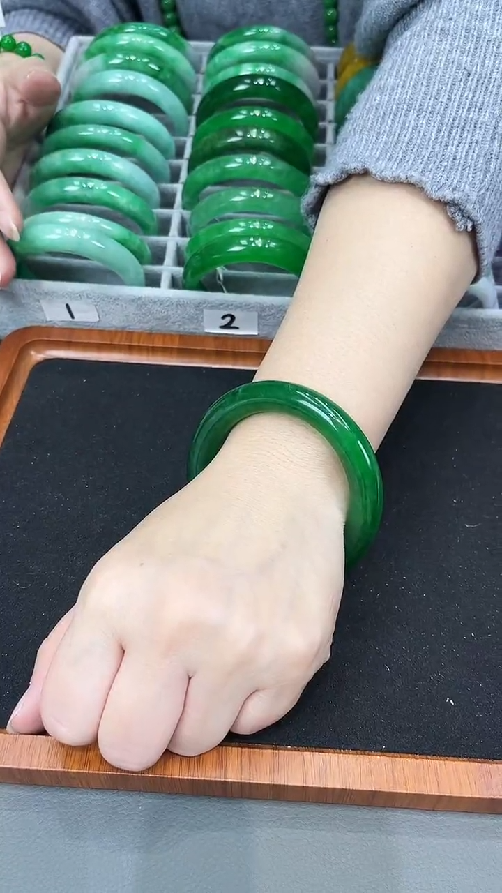 【闪购商品】砖雕s51 冰阳绿圆条手镯 圈口53-60