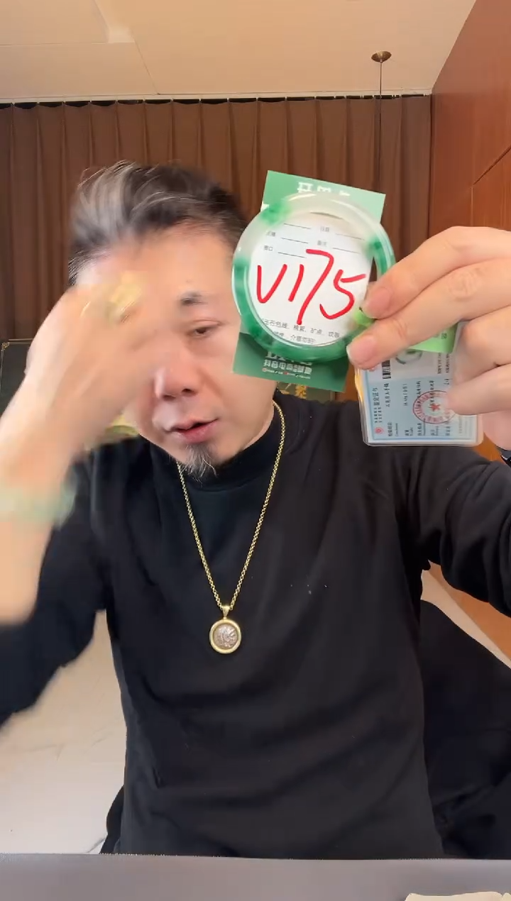 【闪购商品】石英质玉手镯未镶嵌非洲翠