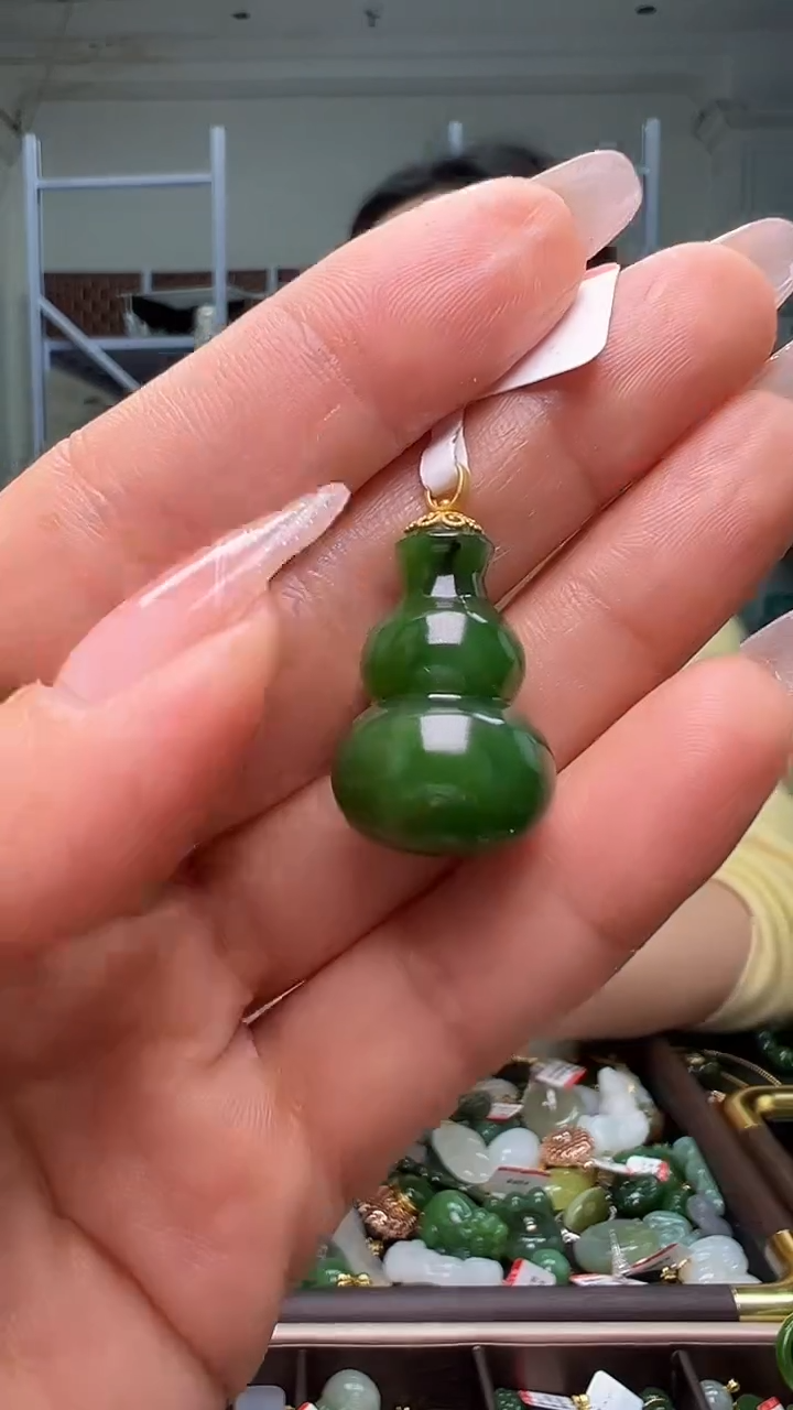 颈饰18K金镶嵌和田玉（多样性发货.发其一）12.01.78