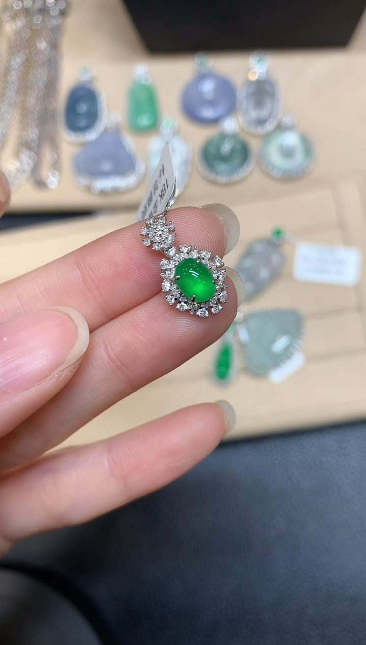 【闪购商品】翡翠吊坠(不含链)18K金镶嵌蛋面【无服务费