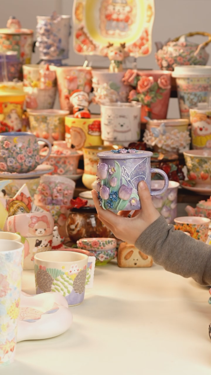 摆件陶景德镇釉下彩手绘设计师款陶瓷