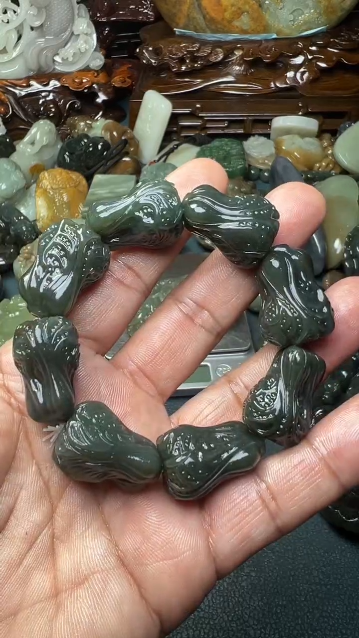 未镶嵌和田玉把件-