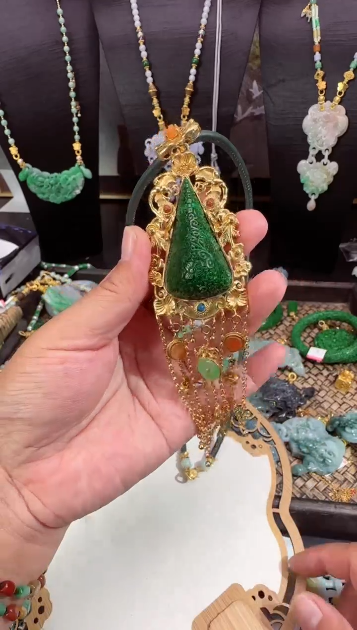 【闪购商品】翡翠颈饰未镶嵌拍照