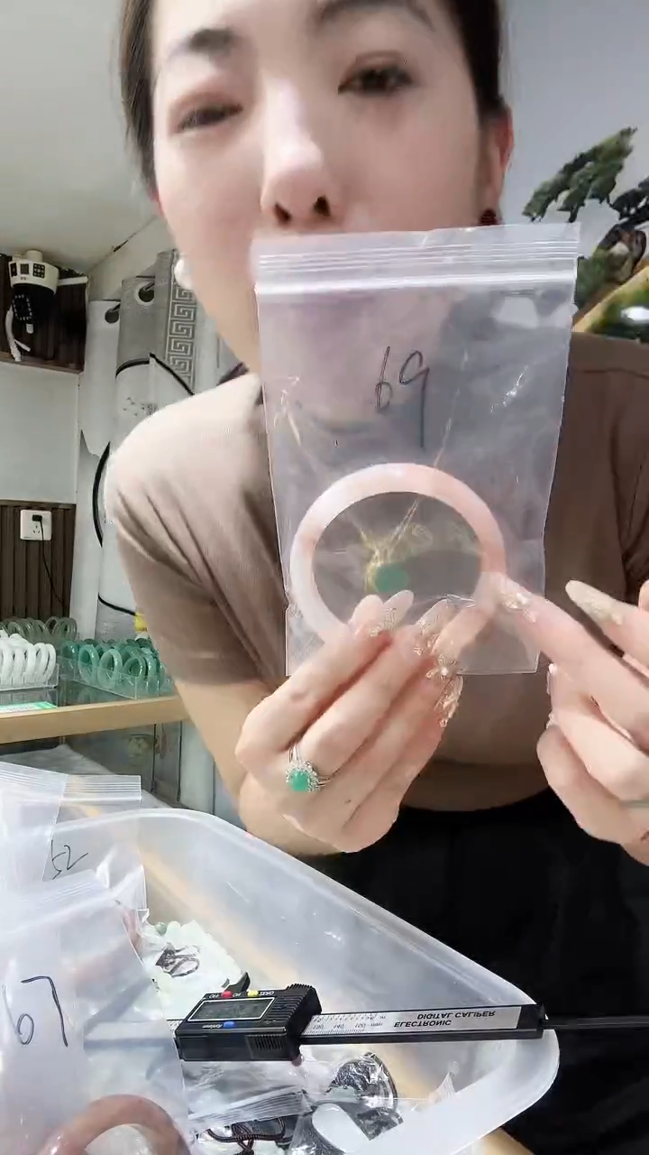 【闪购商品】石英质玉手镯未镶嵌新疆金丝玉手镯 62 圈口 