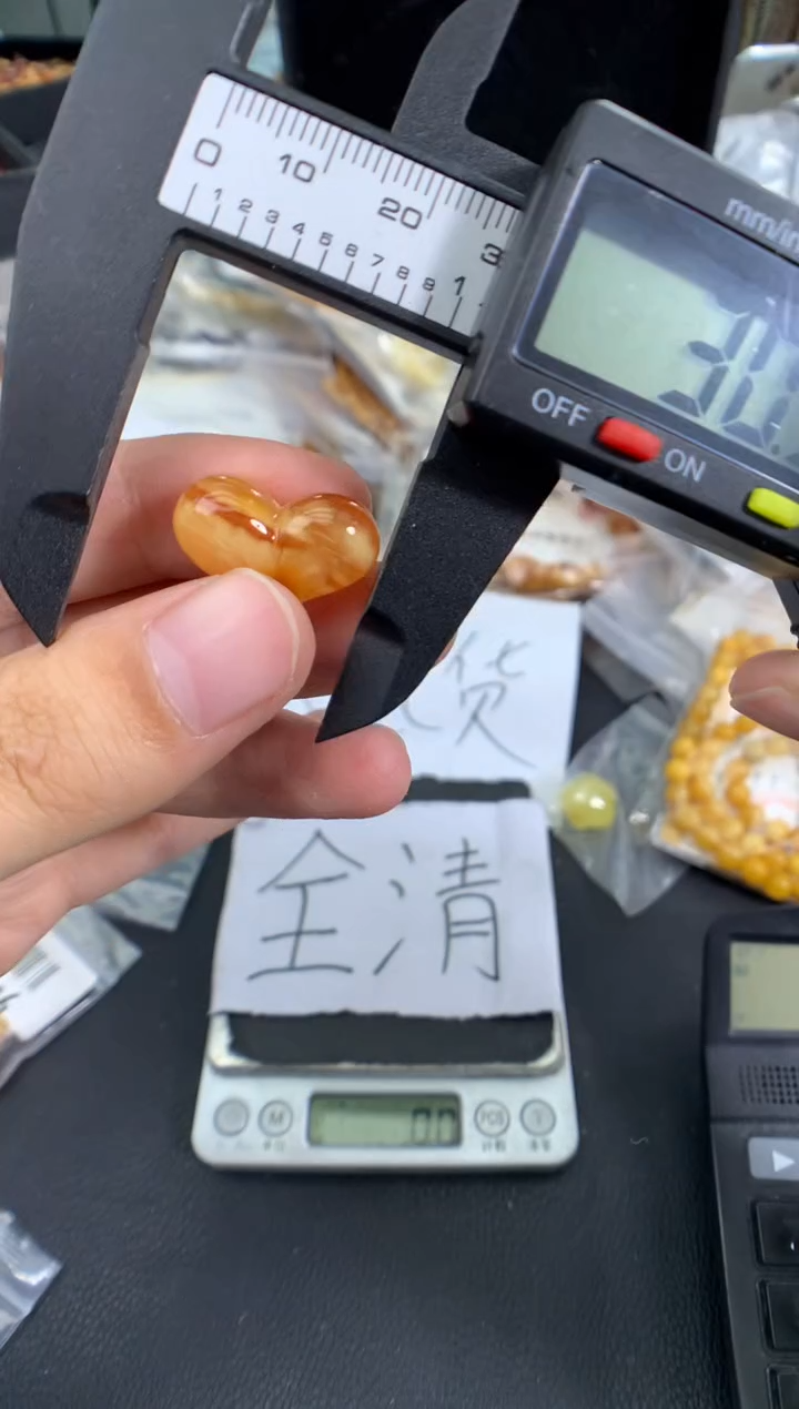琥珀未镶嵌珠宝奇石1