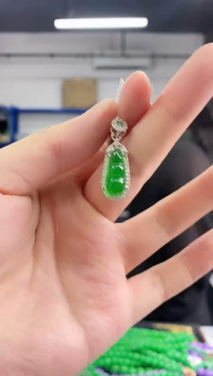 翡翠未镶嵌吊坠(不含链)多样性发其一颜色微差