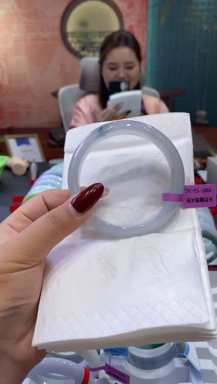 【闪购商品】翡翠手镯未镶嵌多人0005129