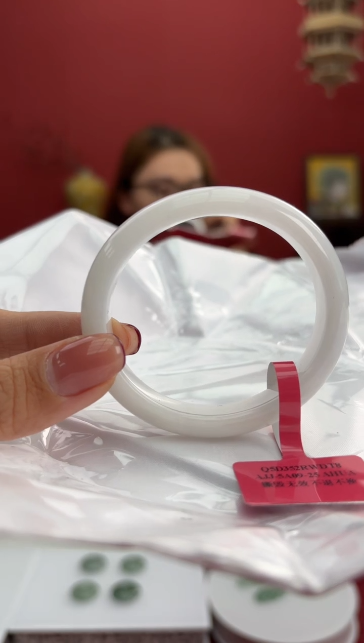 【闪购商品】翡翠手镯未镶嵌14手镯