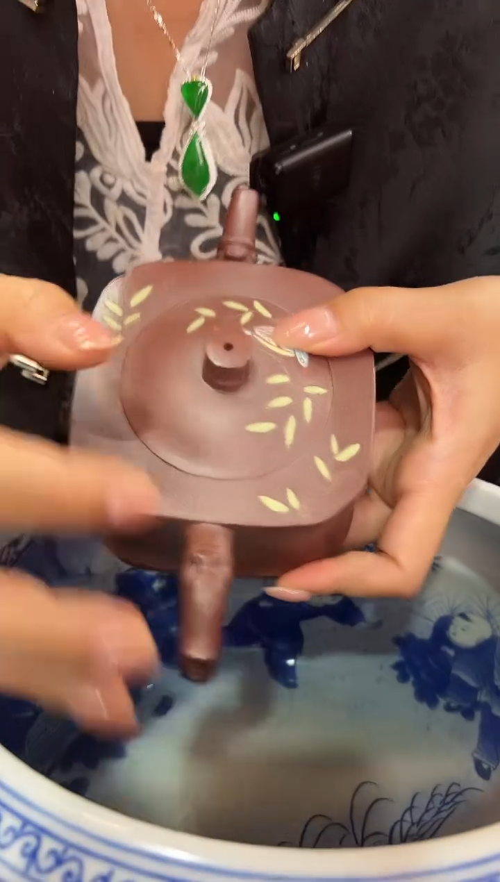 摆件紫砂彩绘四方龙手把紫砂壶