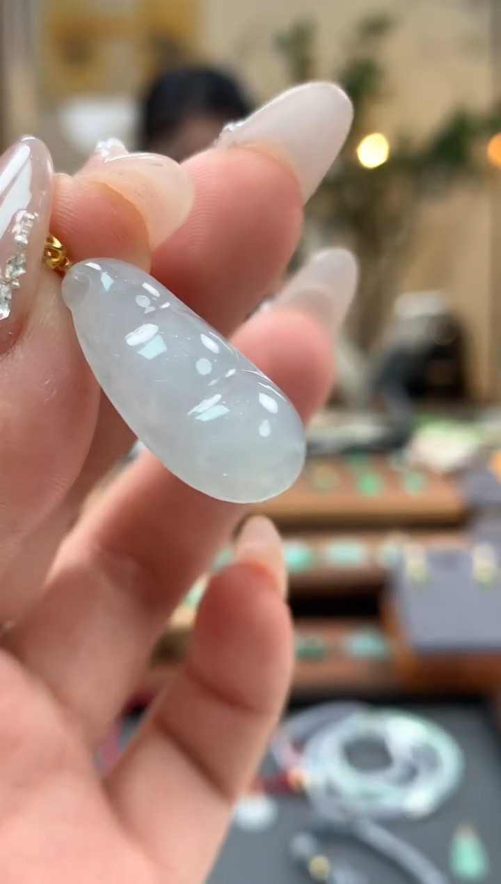 【闪购商品】翡翠吊坠(不含链)18K金镶嵌福豆