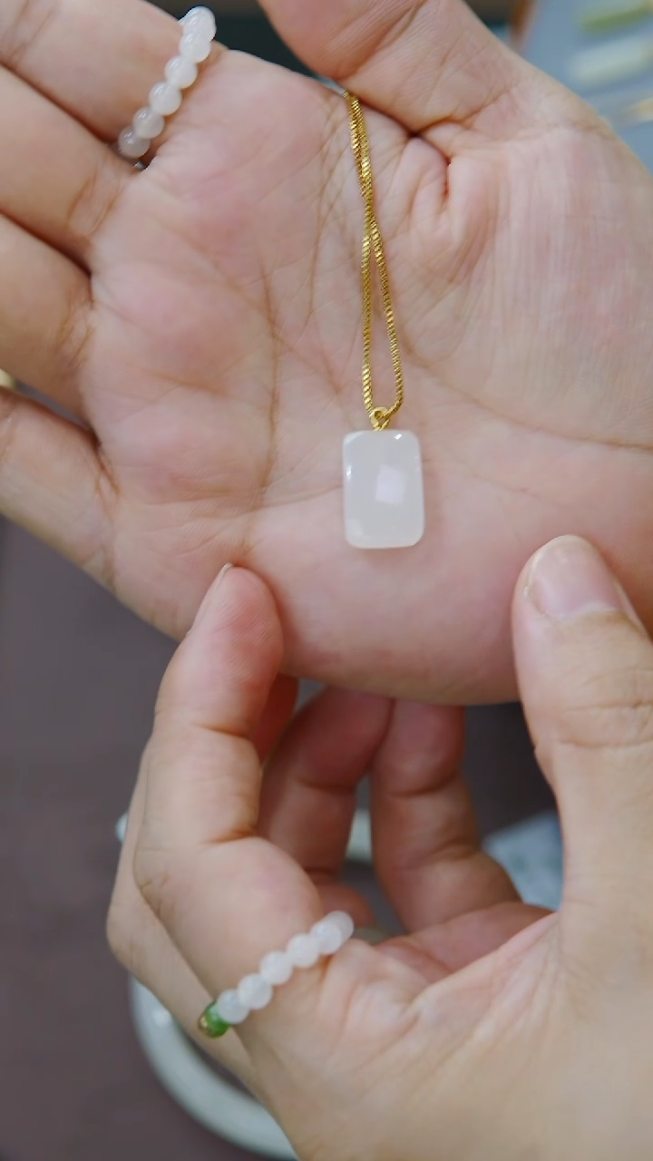 吊坠(赠链)未镶嵌和田玉无事牌冰底白玉吊坠（开播福利）