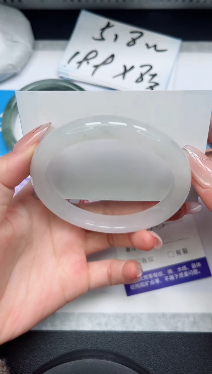 【闪购商品】石英质玉手镯合金153