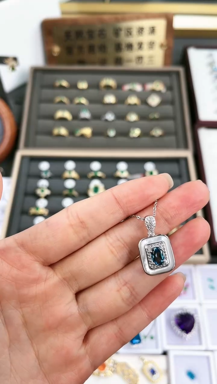 【闪购商品】托帕石颈饰银S925镶嵌A031
