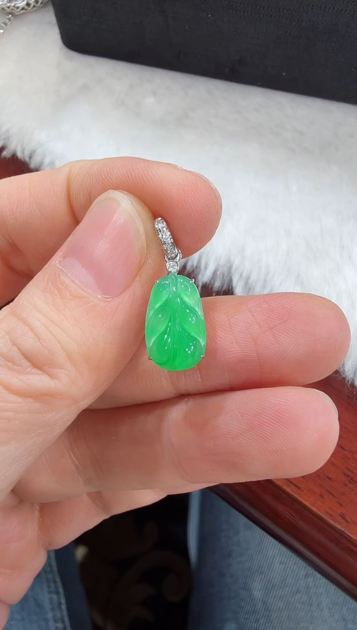 【闪购商品】翡翠颈饰18K金镶嵌翡翠 颈饰