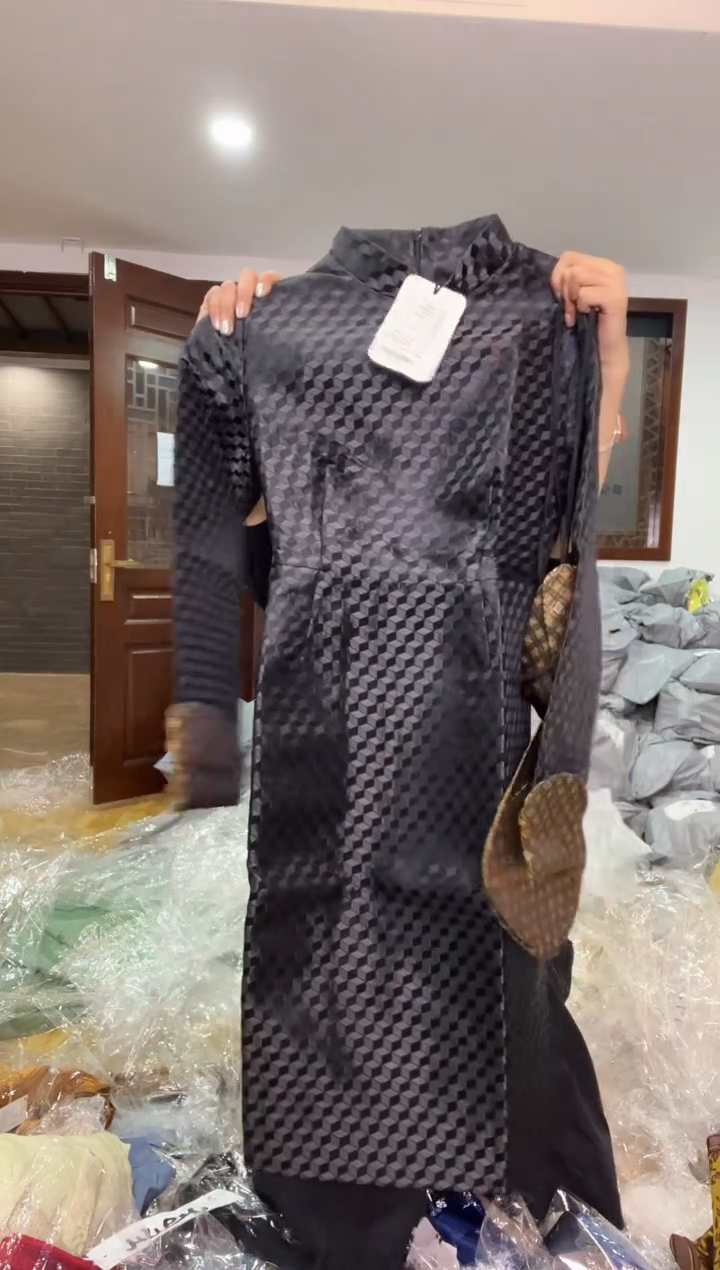 连衣裙       XL码      115-125斤