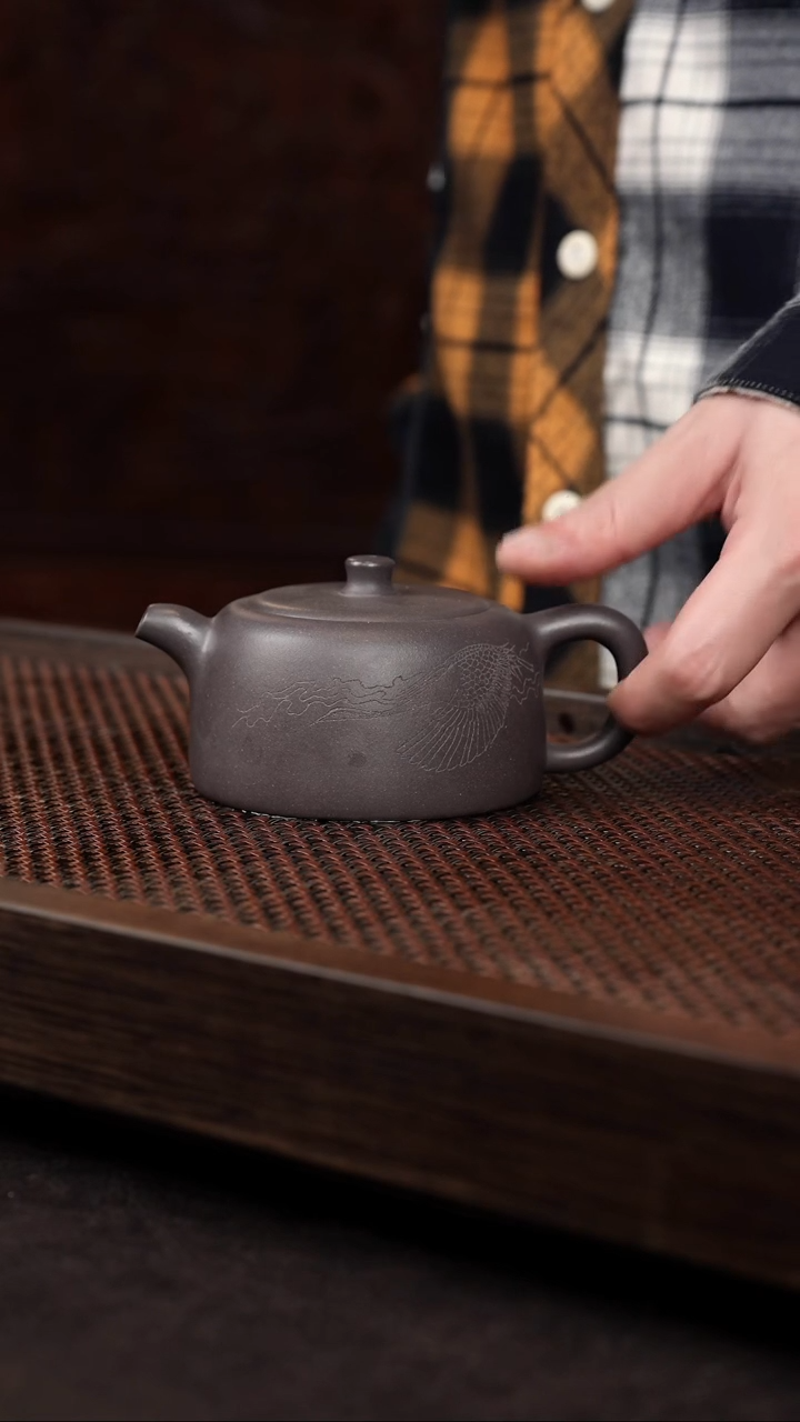 【闪购商品】紫砂茶壶天青刻绘井栏