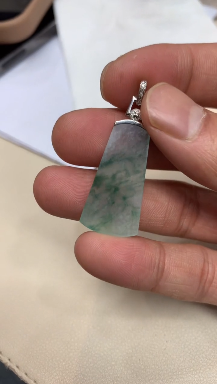 【闪购商品】翡翠吊坠(不含链)18K金镶嵌无事牌