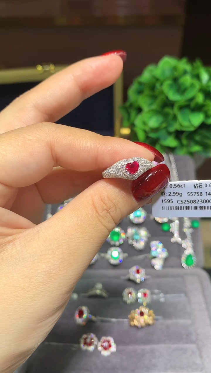 18K金镶嵌戒指红宝石0.56ct