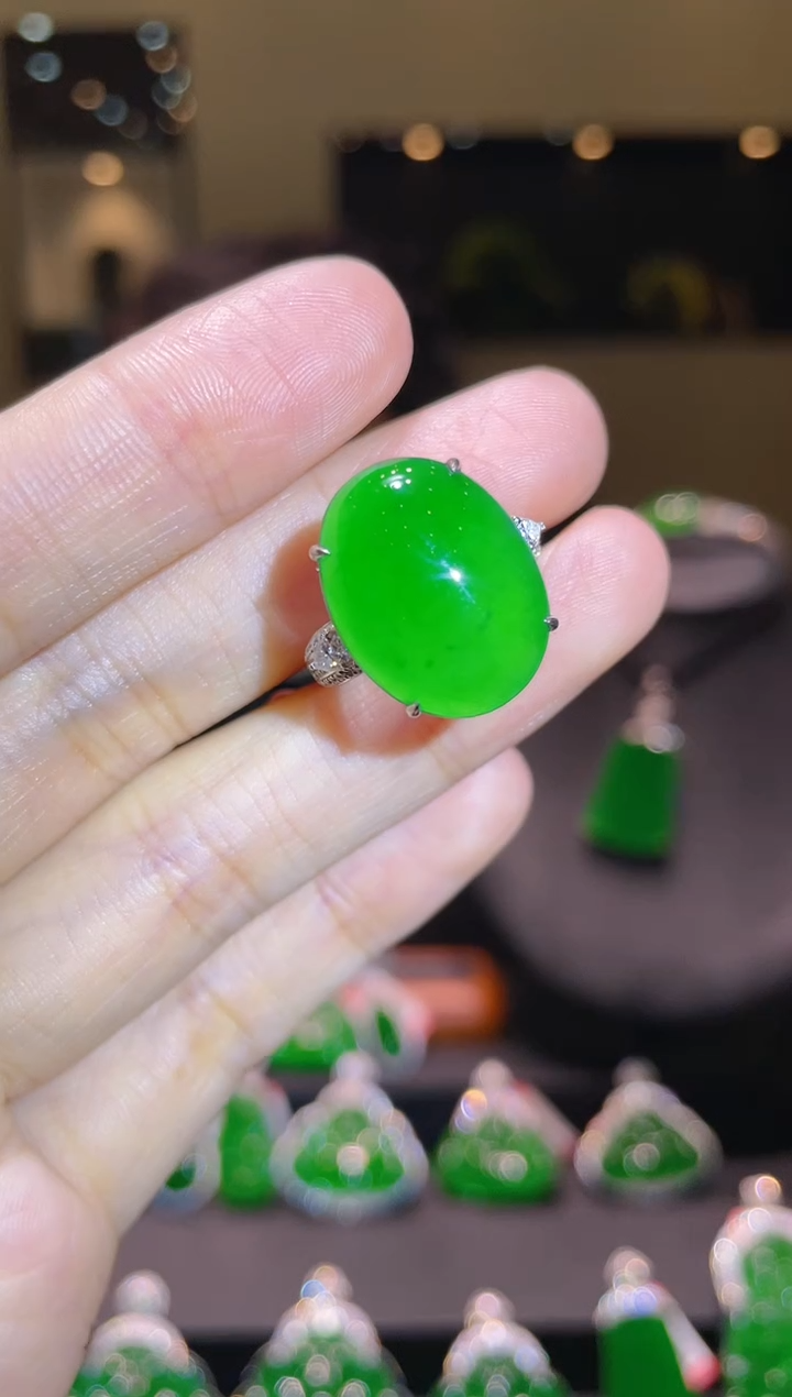 【闪购商品】翡翠吊坠(不含链)18K金镶嵌A33