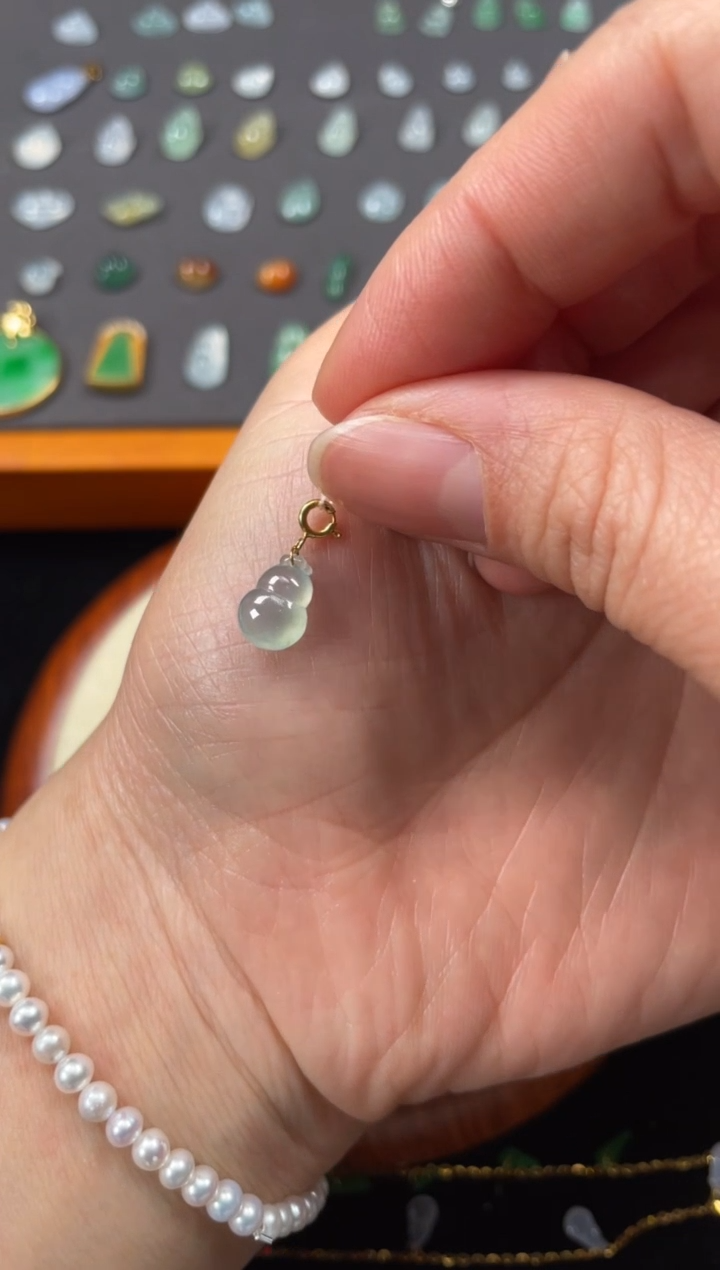 吊坠(不含链)18K金镶嵌翡翠一个JK537