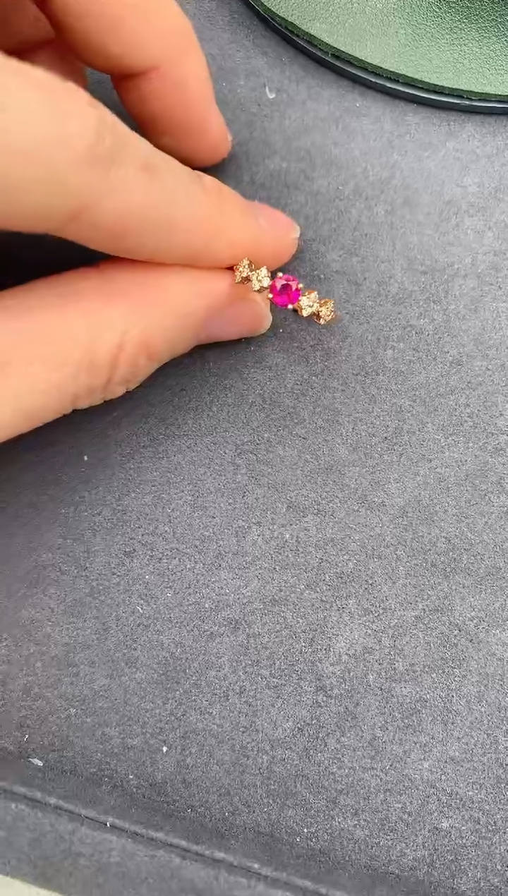 【闪购商品】红宝石戒指18K金镶嵌红宝石戒指