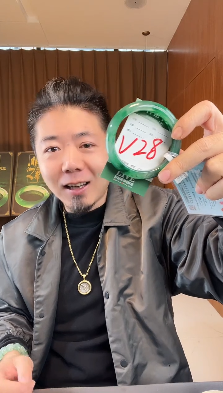 【闪购商品】石英质玉手镯未镶嵌非洲翠