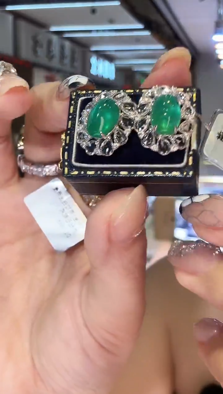 铂Pt950镶嵌耳饰祖母绿豪华大鸽子蛋