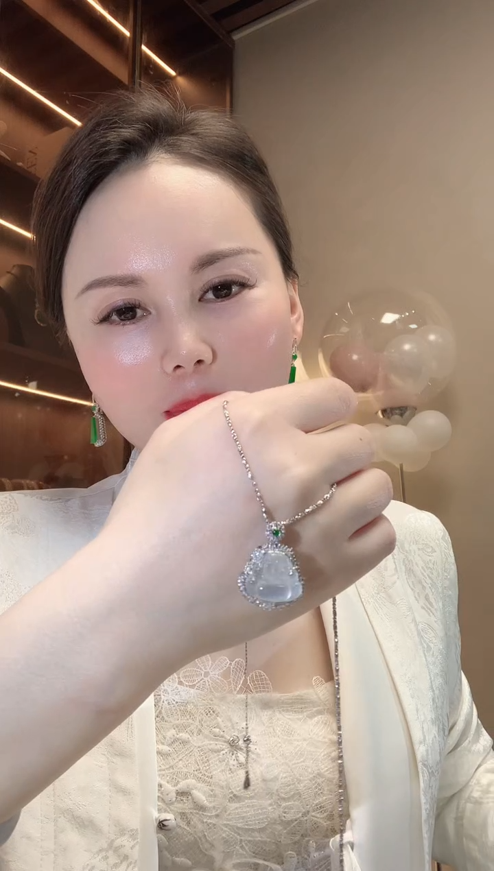【闪购商品】翡翠吊坠(不含链)18K金镶嵌C9