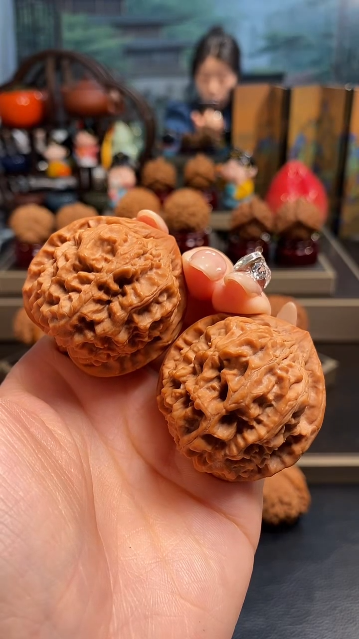 【闪购商品】文玩核桃把件H 490龙墩40尺