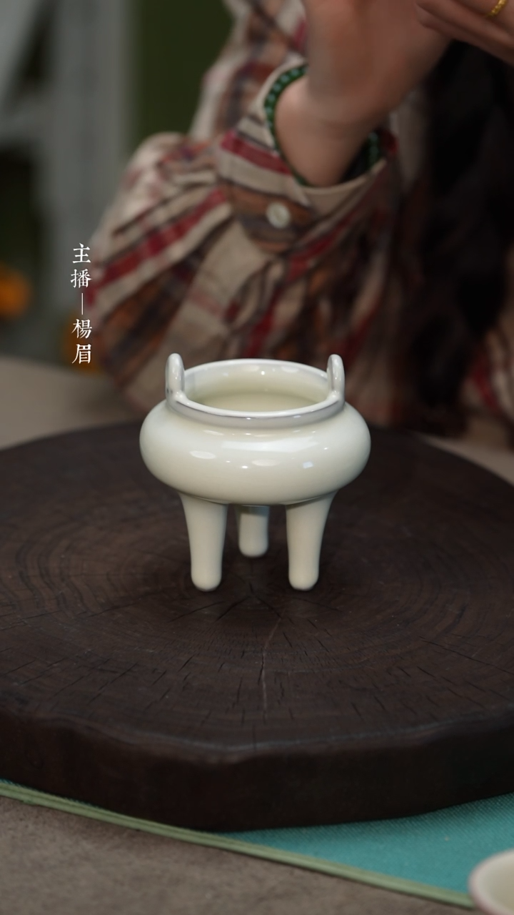 【闪购商品】三足巧耳炉（北宋官瓷）——龙眉