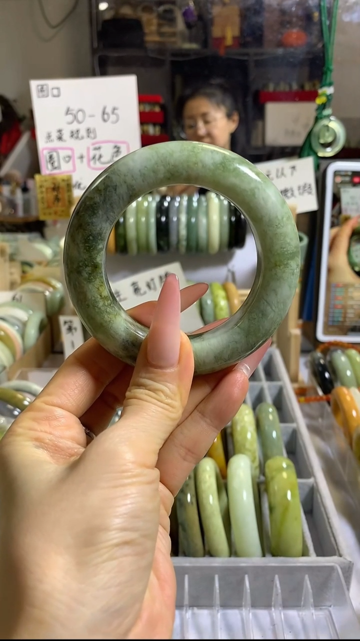 未镶嵌岫玉手镯43 55+ 包容