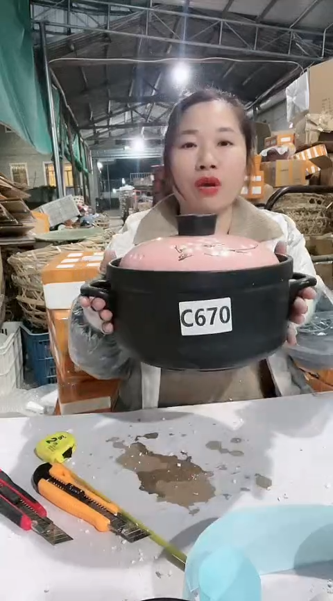 【闪购商品】c670瑕疵黑锅带盖，。。